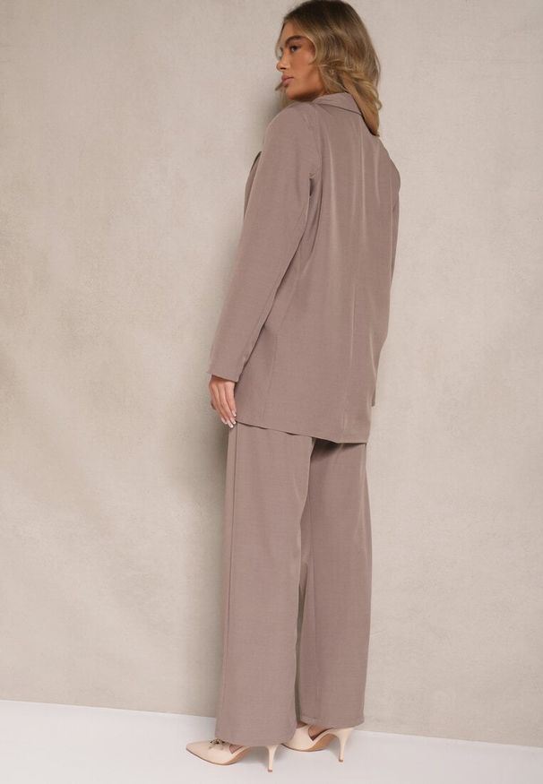 Renee - Jasnobrązowy Komplet o Garniturowym Kroju z Marynarką i Spodniami Eleasira. Kolor: brązowy