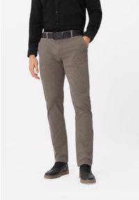 Volcano - Beżowe chinosy R-FOST. Okazja: na co dzień. Kolor: beżowy. Materiał: elastan, bawełna, materiał, tkanina. Wzór: gładki. Styl: klasyczny, casual, elegancki #1
