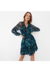 Mohito - Sukienka mini w roślinny print - Zielony. Kolor: zielony. Wzór: nadruk. Długość: mini #1