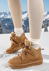 Born2be - Brązowe Sneakersy Vices w Stylu Śniegowców Ocieplane z Szerokim Sznurowaniem Rennith. Okazja: na spacer. Kolor: brązowy. Materiał: wełna, jeans. Sezon: jesień. Obcas: na płaskiej podeszwie. Sport: golf, turystyka piesza #1