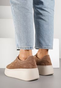 Born2be - Brązowe Zamszowe Sneakersy na Grubej Podeszwie Nalimiree. Okazja: na co dzień. Kolor: brązowy. Materiał: zamsz #2