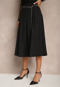 Renee - Czarna Spódnica Rozkloszowana z Wiskozą High Waist Ozdobiona Łańcuszkiem Olirive. Okazja: na co dzień. Stan: podwyższony. Kolor: czarny. Materiał: wiskoza. Wzór: aplikacja. Styl: elegancki, casual #3