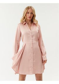 Guess Sukienka koszulowa Alya W2BK83 WF1T2 Różowy Regular Fit. Kolor: różowy. Materiał: syntetyk. Typ sukienki: koszulowe #1