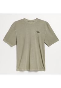 House - Szara koszulka z napisem Everything Is Fine - Zielony. Kolor: zielony. Wzór: napisy