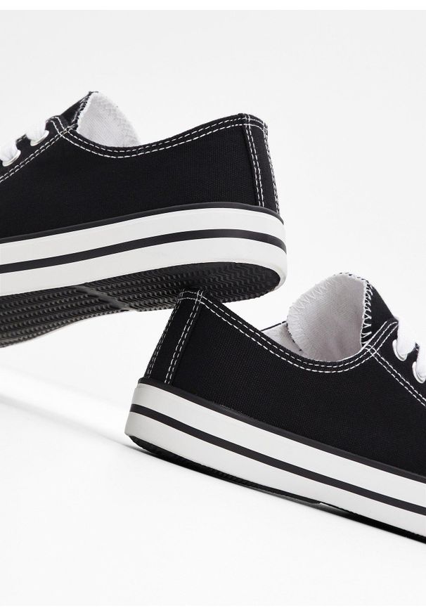 bonprix - Sneakersy. Kolor: czarny