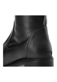 Czarne Stylowe Kozaki Damskie Artiker. Okazja: na spacer. Kolor: czarny. Materiał: skóra. Sezon: jesień. Obcas: na obcasie. Styl: elegancki. Wysokość obcasa: średni