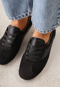 Born2be - Czarne Sneakersy z Imitacji Zamszu w Stylu Kultowych Tenisówek Aelliana. Okazja: na co dzień. Kolor: czarny. Materiał: zamsz. Szerokość cholewki: normalna #3