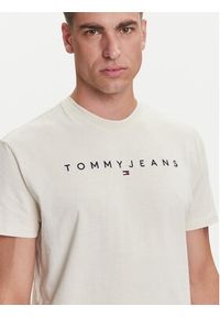 Tommy Jeans T-Shirt Linear Logo DM0DM20744 Beżowy Regular Fit. Kolor: beżowy. Materiał: bawełna #5