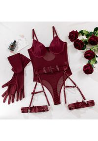 Intica - Body z pasem do pończoch i rękawiczkami na romantyczne wieczory Orelia. Kolor: czerwony. Materiał: materiał