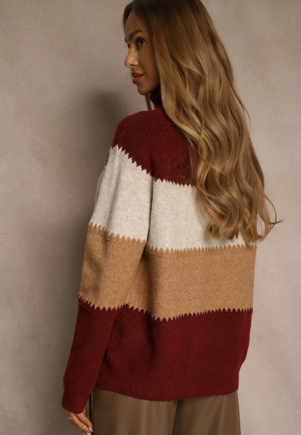 Renee - Bordowy Oversizowy Golf z Dodatkiem Kaszmiru w Szerokie Paski Nemeana. Typ kołnierza: golf. Kolor: czerwony. Materiał: kaszmir. Wzór: paski. Styl: elegancki