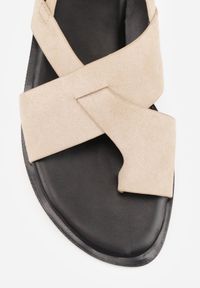 Born2be - Ciemnobeżowe Sandały Vices w Stylu Japonek Melavella. Okazja: na co dzień. Zapięcie: sprzączka. Kolor: beżowy. Sezon: lato. Styl: casual #8