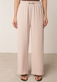Born2be - Różowe Szerokie Spodnie Casual z Wysokim Stanem i Biżuteryjną Aplikacją Aronia. Okazja: na co dzień. Stan: podwyższony. Kolekcja: plus size. Kolor: różowy. Długość: krótkie. Wzór: aplikacja. Styl: casual #6