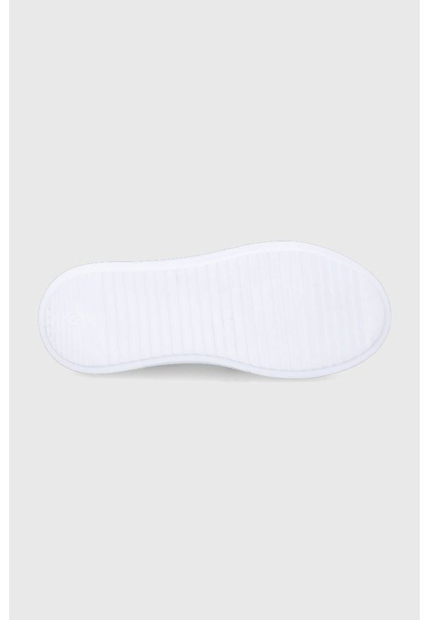 Guess buty kolor różowy. Zapięcie: sznurówki. Kolor: różowy. Obcas: na platformie