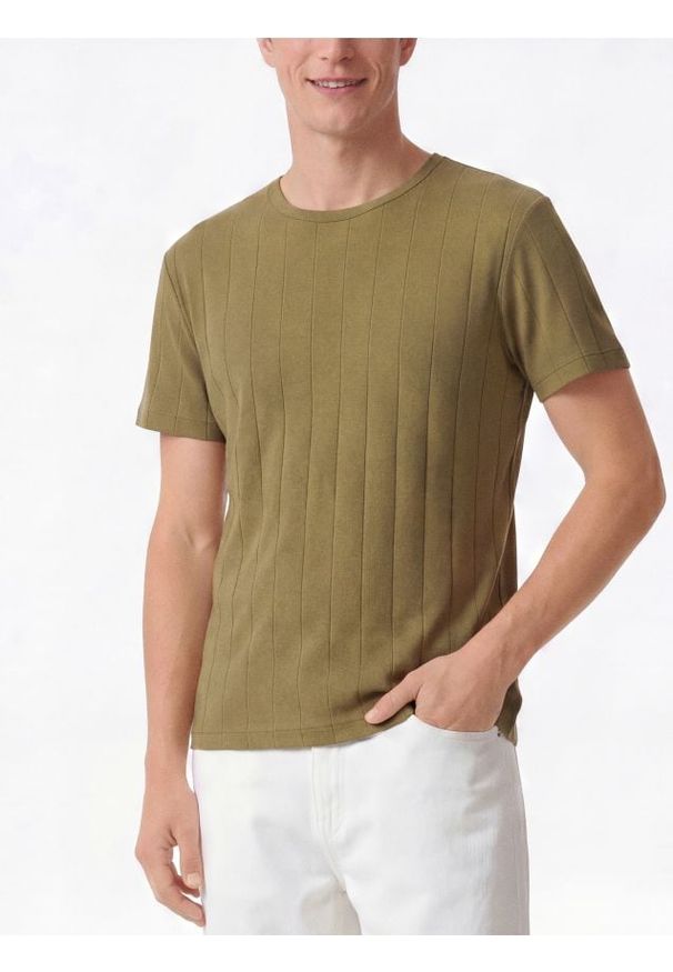 Reserved - T-shirt slim fit - oliwkowy. Kolor: oliwkowy. Materiał: bawełna, dzianina