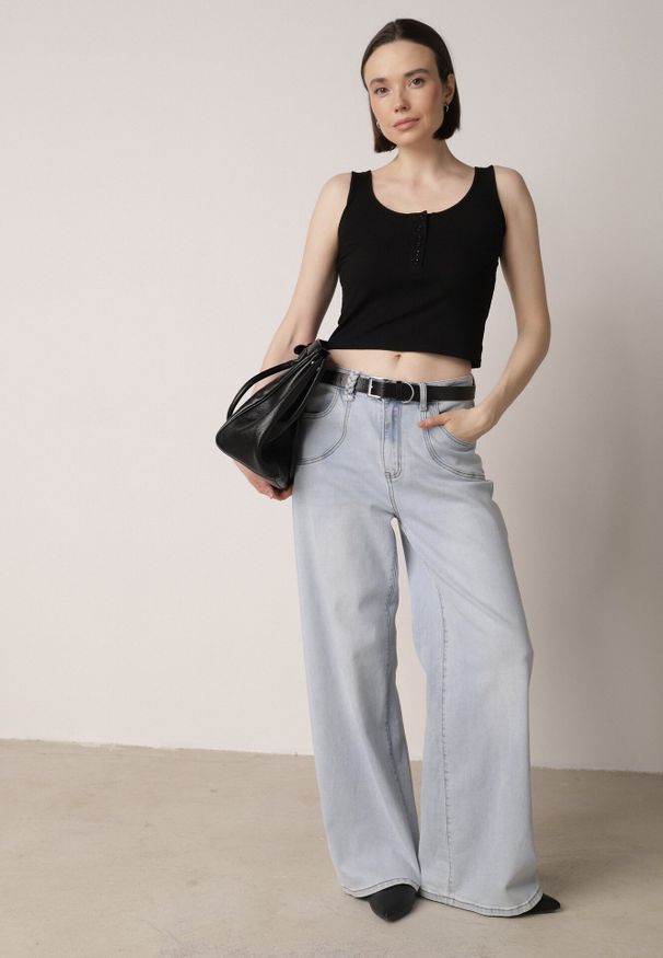 Born2be - Czarny Prążkowany Top na Szerokich Ramiączkach z Bawełny Zdobiony Guzikami Bernella. Okazja: na spacer. Kolor: czarny. Materiał: bawełna, prążkowany. Długość rękawa: na ramiączkach. Wzór: aplikacja. Sezon: lato, zima. Styl: elegancki