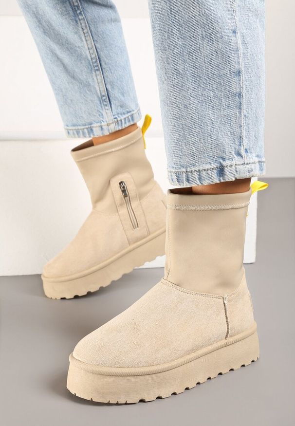 Born2be - Beżowe Śniegowce na Płaskiej Podeszwie ze Skarpetową Cholewką Sevinae. Okazja: na co dzień. Kolor: beżowy. Materiał: wełna, jeans. Szerokość cholewki: normalna. Sezon: zima, jesień. Obcas: na płaskiej podeszwie. Styl: casual, elegancki