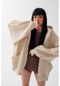 Marsala - Bluza typu oversize rozpinana z ociepleniem w kolorze BEIGE z dodatkiem konopii - DALLAS KONOPIA. Typ kołnierza: kaptur. Materiał: bawełna, elastan, dzianina, włókno, dresówka. Wzór: geometria, melanż. Styl: sportowy #1