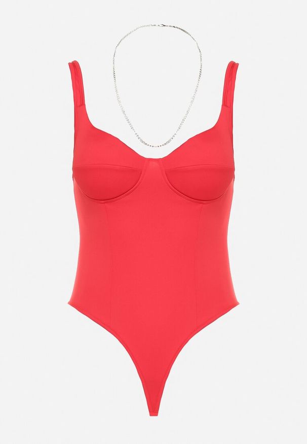 Born2be - Czerwone Body z Usztywnionymi Miseczkami i Łańcuszkiem z Cyrkonii Teredi. Kolor: czerwony. Materiał: jeans