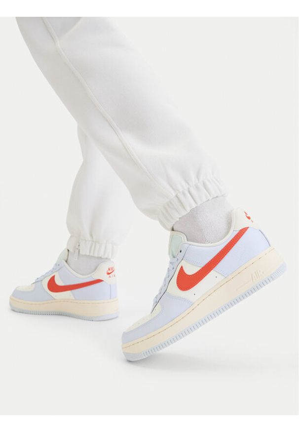 Nike Sneakersy Wmns Air Force 1 '07 HV0843 085 Błękitny. Kolor: niebieski. Materiał: skóra. Model: Nike Air Force