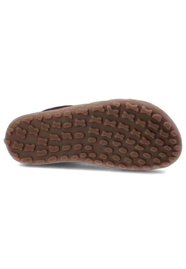 Półbuty damskie barefoot Armodo, cholewka ze skóry naturalnej zamszowej klasyczna sznurowana forma lekka elastyczna podeszwa zapewniająca komfort cod. Okazja: na co dzień. Zapięcie: sznurówki. Kolor: brązowy. Materiał: zamsz, skóra. Szerokość cholewki: normalna. Styl: klasyczny