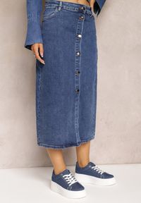 Renee - Niebieska Asymetryczna Spódnica Jeansowa Zapinana na Guziki Heliora. Kolor: niebieski. Materiał: jeans