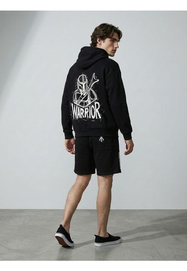 Sinsay - Bluza hoodie z nadrukiem The Mandalorian - czarny. Kolor: czarny. Wzór: nadruk