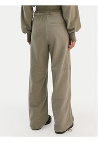 Adidas - adidas Spodnie dresowe JM1099 Zielony Regular Fit. Kolor: zielony. Materiał: bawełna #4