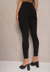 Renee - Czarne Jeansy Slim z Bawełną i Wiskozą High Waist Calliran. Okazja: na co dzień. Stan: podwyższony. Kolor: czarny. Styl: casual, elegancki