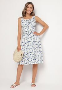 Born2be - Biało-Niebieska Sukienka Rozkloszowana na Ramiączkach w Kwiaty Tallio. Okazja: na co dzień, na imprezę, na spacer. Typ kołnierza: dekolt kwadratowy. Kolor: biały. Materiał: jeans. Długość rękawa: na ramiączkach. Wzór: kwiaty. Typ sukienki: proste, rozkloszowane. Styl: casual, klasyczny #6