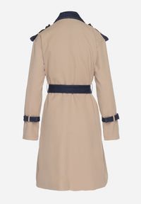 Born2be - Niebieski Płaszcz Trencz z Bawełną Ozdobiony Jeansowymi Wstawkami Tirsedi. Okazja: na co dzień, na spotkanie biznesowe. Kolor: niebieski. Materiał: bawełna, jeans. Wzór: aplikacja. Styl: biznesowy, casual, elegancki #5