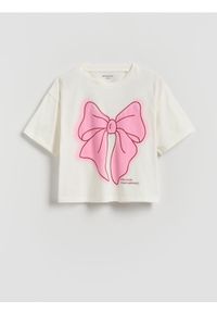 Reserved - Luźny t-shirt z nadrukiem - złamana biel. Materiał: bawełna. Długość: krótkie. Wzór: nadruk