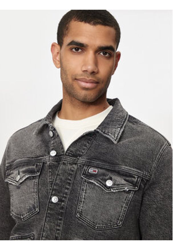 Tommy Jeans Kurtka jeansowa Isaac DM0DM19362 Szary Regular Fit. Kolor: szary. Materiał: bawełna