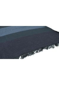 Lekki Szalik Wiosenno-Jesienny - Teer -Niebiesko-Granatowe Pasy. Okazja: na spacer. Kolor: niebieski. Materiał: poliester, wiskoza. Wzór: prążki, paski. Sezon: wiosna, jesień. Styl: elegancki #3