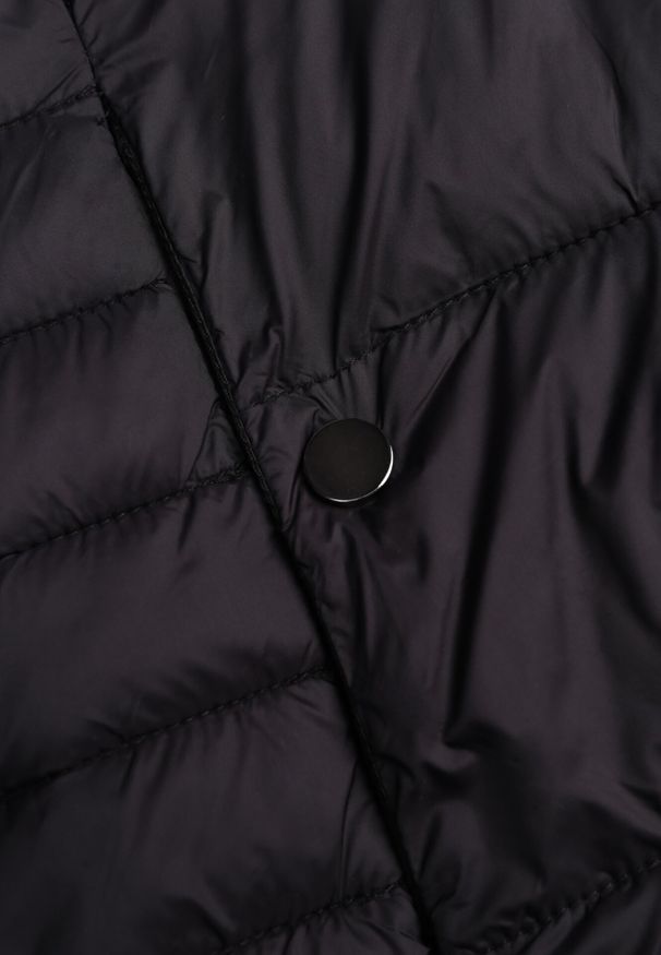 Born2be - Czarna Klasyczna Kurtka Przejściowa z Pikowaniem i Kapturem Edariella. Okazja: na co dzień. Kolekcja: plus size. Kolor: czarny. Materiał: jeans. Styl: klasyczny