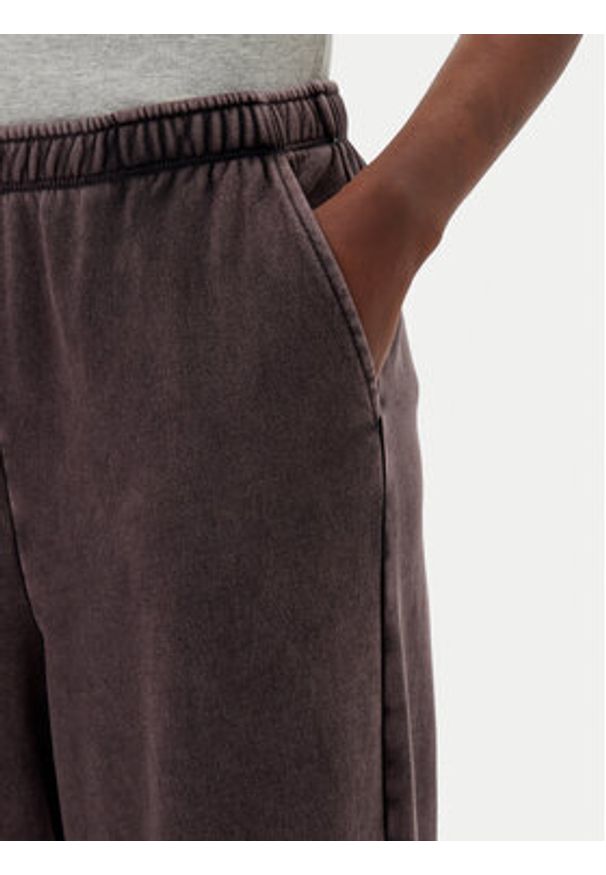GAP - Gap Spodnie dresowe 672610-02 Brązowy Baggy Fit. Kolor: brązowy. Materiał: bawełna