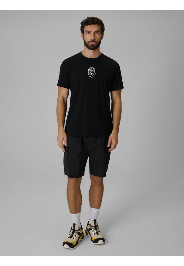 4f - 4F T-shirt regular z nadrukiem męski - czarny XL. Okazja: na co dzień. Kolor: czarny. Materiał: materiał, bawełna, dzianina. Wzór: nadruk. Styl: casual, klasyczny