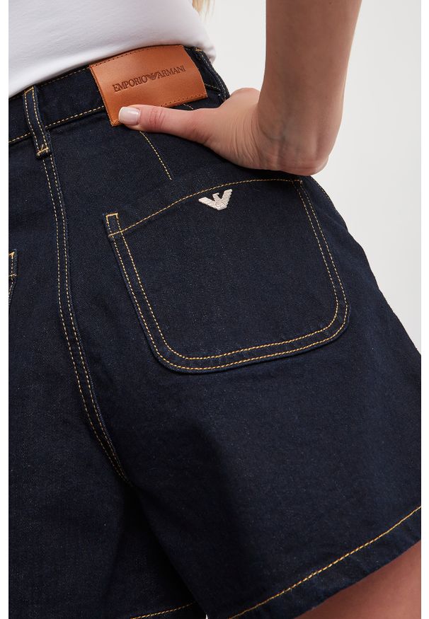 Emporio Armani - Spodenki EMPORIO ARMANI. Stan: podwyższony. Wzór: haft