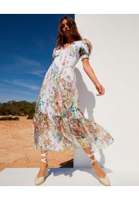 CHARO RUIZ IBIZA - Długa sukienka Liberty. Kolor: biały. Materiał: bawełna, koronka. Wzór: aplikacja, kwiaty, koronka. Długość: maxi #1