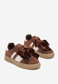 Born2be - Brązowe Sneakersy Typu Tenisówki z Welurową Kokardą Anorisse. Okazja: na co dzień. Kolor: brązowy. Materiał: welur #3