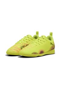 Puma - Młodzieżowe halowe buty piłkarskie FUTURE 8 PLAY IT PUMA. Kolor: żółty, wielokolorowy, różowy, czarny. Materiał: guma, syntetyk. Szerokość cholewki: normalna. Sport: piłka nożna