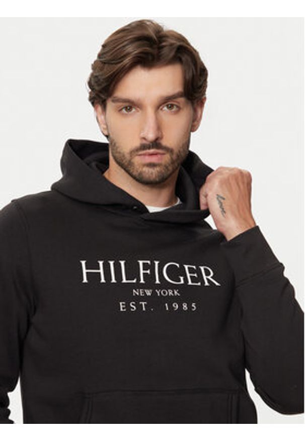 TOMMY HILFIGER - Tommy Hilfiger Bluza MW0MW35523 Czarny Regular Fit. Kolor: czarny. Materiał: bawełna, syntetyk