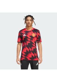 Adidas - Koszulka przedmeczowa Manchester United 25/26. Kolor: czerwony. Sport: piłka nożna