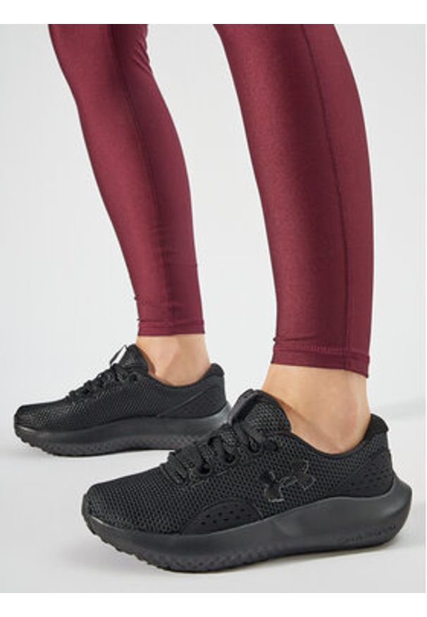 Under Armour Buty do biegania Ua W Charged Surge 4 3027007-002 Czarny. Kolor: czarny. Materiał: materiał