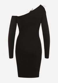 Born2be - Czarna Sweterkowa Sukienka z Wiskozą o Asymetrycznym Kroju z Kwiatami 3D i Piórami Nellyra. Kolor: czarny. Materiał: wiskoza. Wzór: kwiaty. Typ sukienki: asymetryczne #2