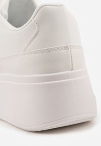 Renee - Białe Sneakersy VICES na Platformie z Ozdobnym Noskiem Attis. Nosek buta: okrągły. Zapięcie: sznurówki. Kolor: biały. Materiał: skóra, zamsz. Obcas: na platformie. Wysokość obcasa: średni #2