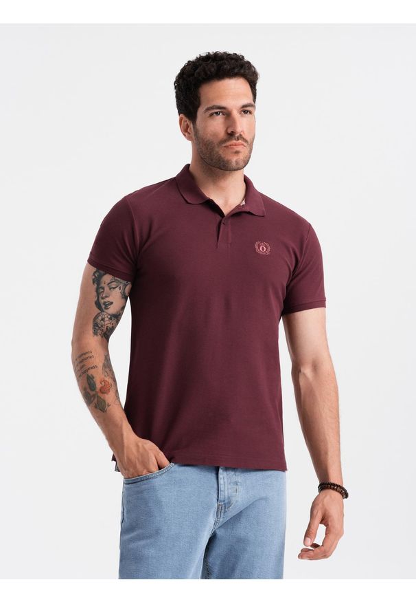 Ombre Clothing - Męska jednokolorowa koszulka polo BASIC z dzianiny pique - bordowa V10 - Rozmiar: XL. Okazja: na co dzień. Typ kołnierza: polo. Kolor: czerwony. Materiał: dzianina. Wzór: jednolity, haft, aplikacja. Styl: sportowy, wizytowy, casual