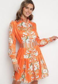 Born2be - Pomarańczowa Sukienka Koszulowa w Kwiatowy Wzór z Bufiastymi Rękawami i Paskiem Aladira. Okazja: na co dzień. Kolor: pomarańczowy. Wzór: kwiaty. Typ sukienki: koszulowe. Styl: casual, elegancki #4