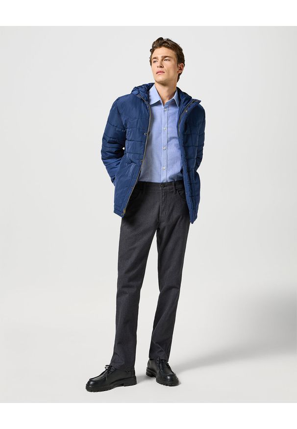 Wrangler - WRANGLER MĘSKIE SPODNIE MATERIAŁOWE GREENSBORO CHARCOAL 112358042 W15Q014757