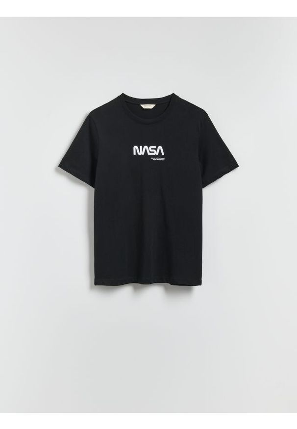 Reserved - T-shirt z nadrukiem NASA - czarny. Kolor: czarny. Materiał: dzianina, bawełna. Wzór: nadruk