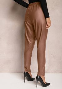 Renee - Brązowe Spodnie Standard z Imitacji Skóry Tamran. Kolor: brązowy. Materiał: skóra ekologiczna #5